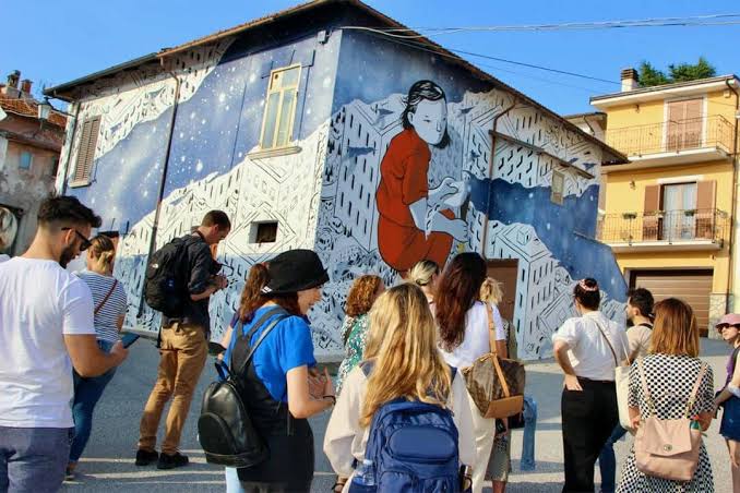 TOUR DEI MURALES